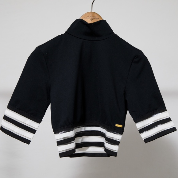 Chicest Black & White Prjon Turtleneck Crop Tee - Picture 4 of 4